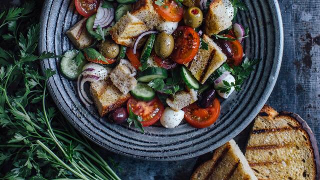 Sommerlicher Brotsalat