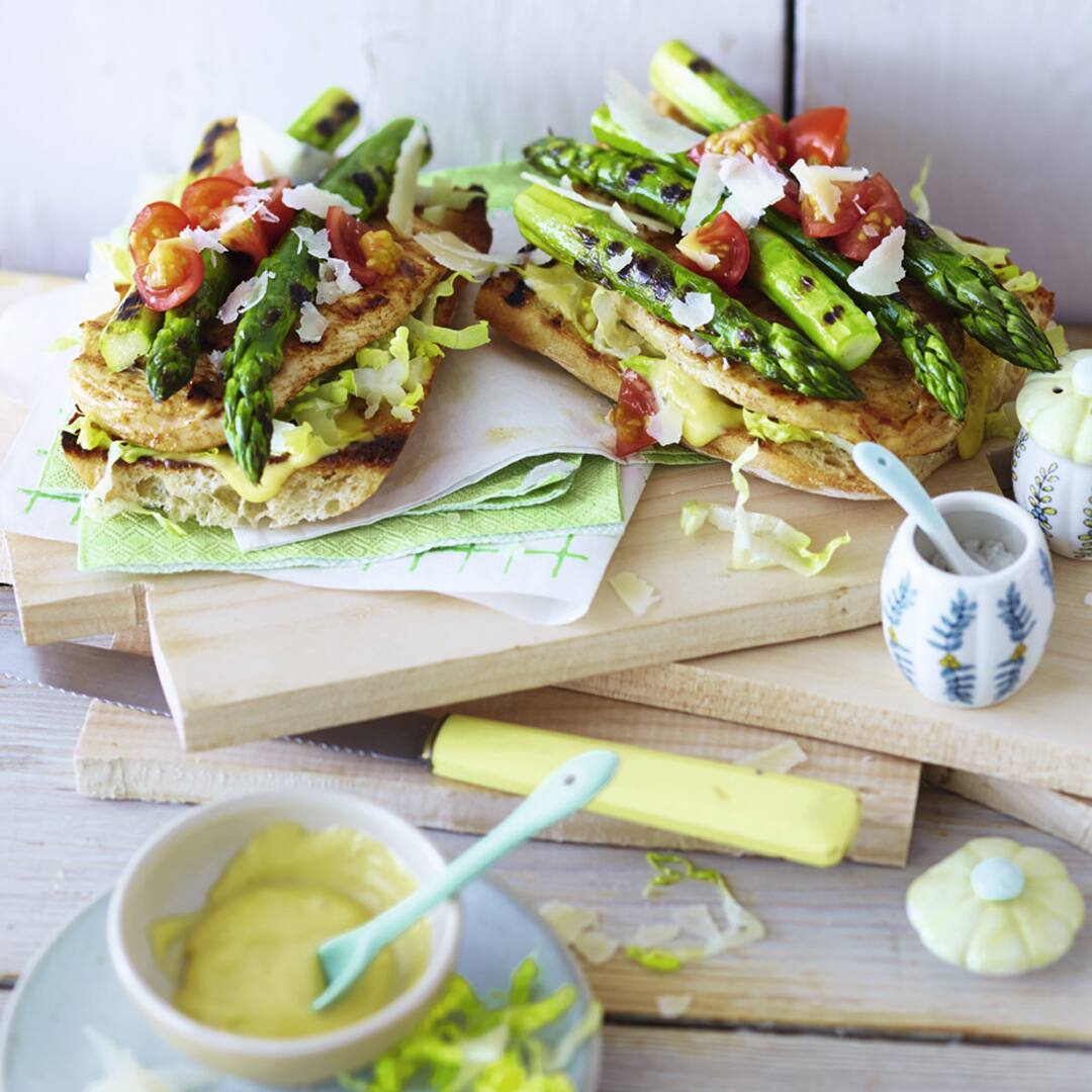Spargel-Bruschetta vom Grill - Rezept | EDEKA