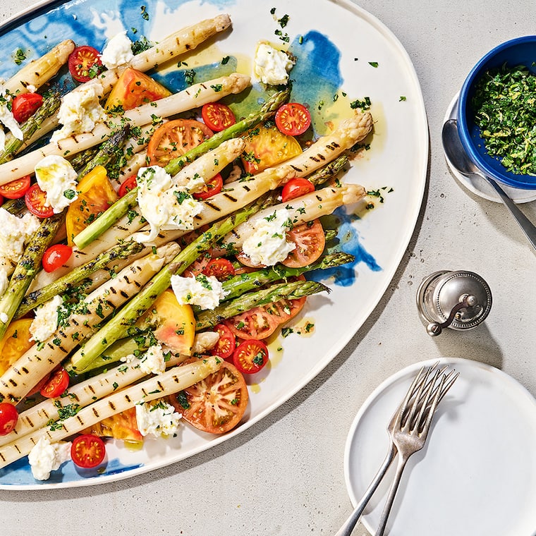 Spargel-Caprese mit Büffelmozzarella