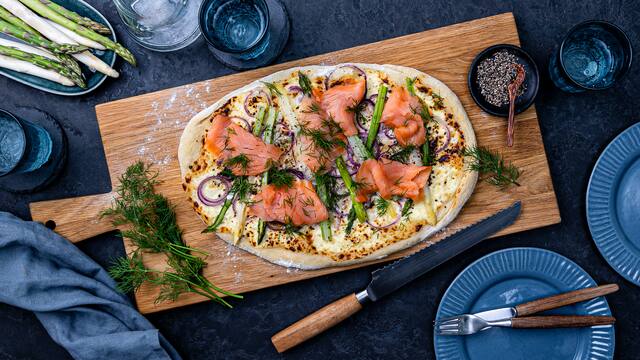 Spargelpizza mit Lachs