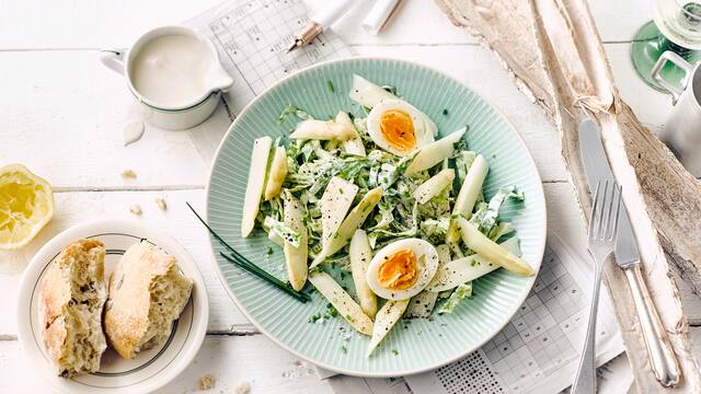 Spargelsalat mit Ei