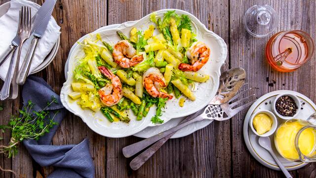 Spargelsalat mit Garnelen