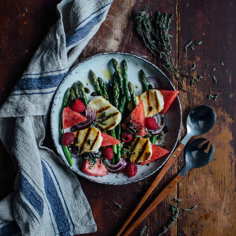 Spargelsalat mit Halloumi