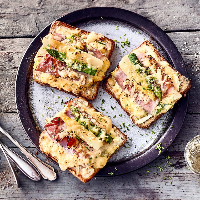 Spargeltoast mit Schinken