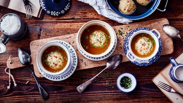 Speckknödel Suppe