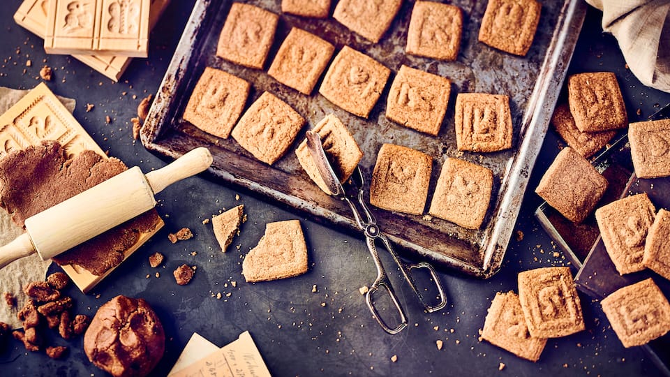 In der Weihnachtszeit ist das leckere Gebäck nicht wegzudenken und selbstgemacht sind sie besonders lecker: Würzige Spekulatius Kekse – ganz klassisch!