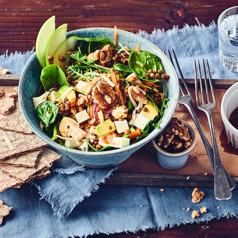 Spinat-Rucola-Feta-Salat mit Avocado