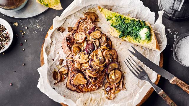 Steak mit Champignons