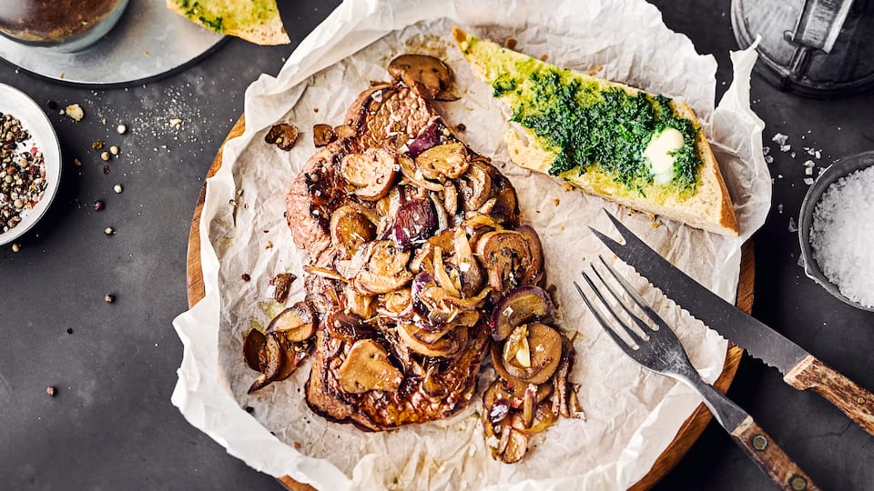 Steak mit Champignons