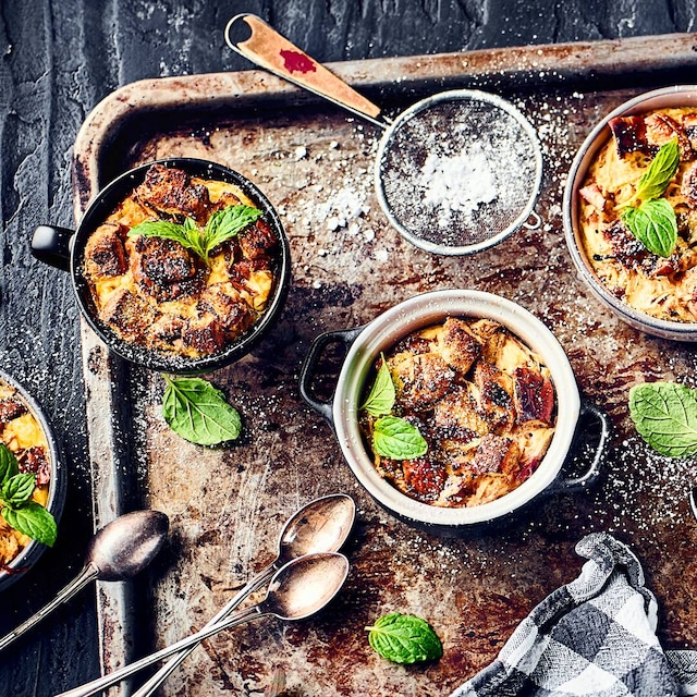 Unser unwiderstehlich duftender süßer Auflauf aus altbackenem Zopf und knackigen Äpfeln ist eine einfach zuzubereitende Köstlichkeit für jede Gelegenheit!