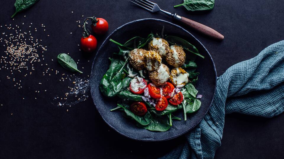 Probieren Sie ein typisches Gericht aus der orientalischen Küche mal anders: Unsere Falafel vereinen aromatisch-würzige Zutaten mit dem Superfood Süßkartoffel.