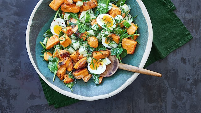 Süßkartoffel-Salat mit Parmesan-Dressing