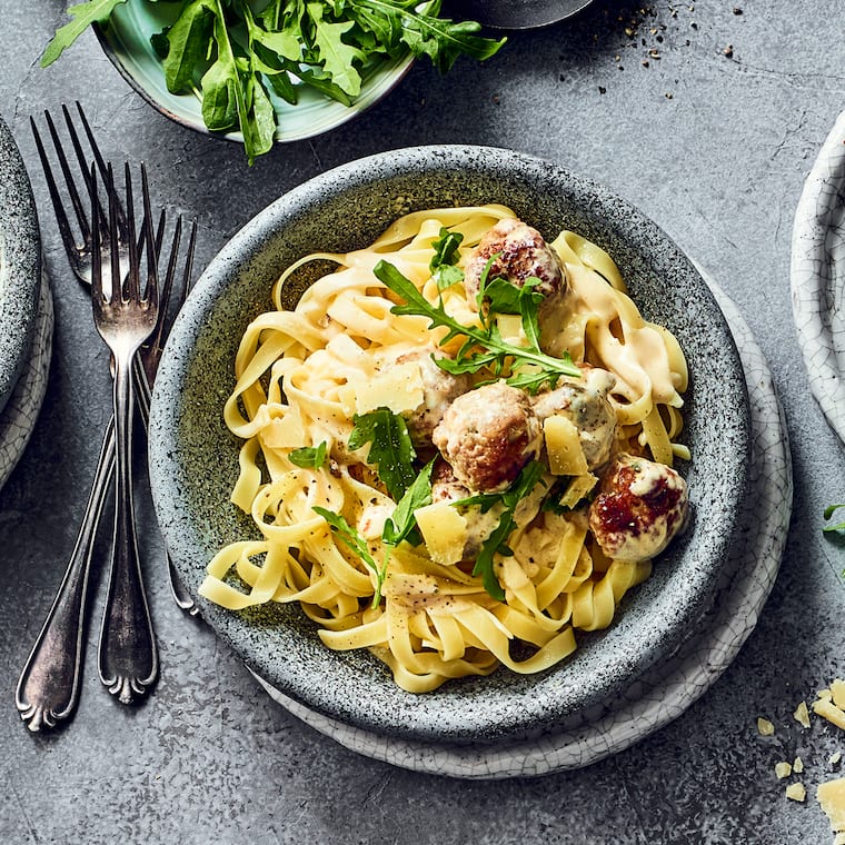 Tagliatelle mit Hackbällchen