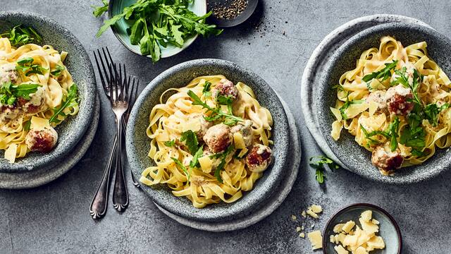 Tagliatelle mit Hackbällchen