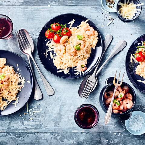 Cremiger, italienischer Risotto, ohne dafür lange rührend am Herd stehen zu müssen: Bei unserem Thermomix®-Parmesan-Risotto übernimmt diese Aufgabe Ihr Thermomix®-Gerät.