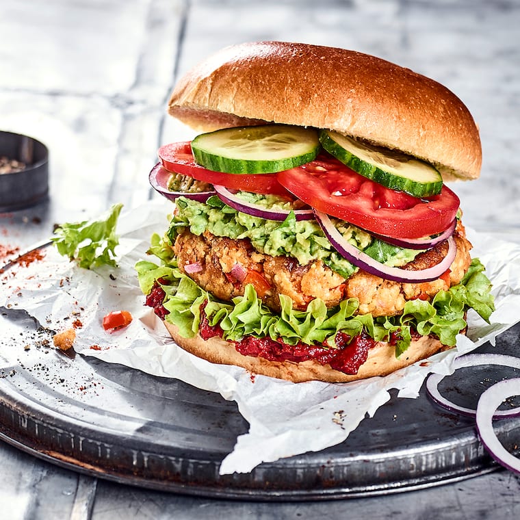 Tofu-Burger mit Avocadocreme