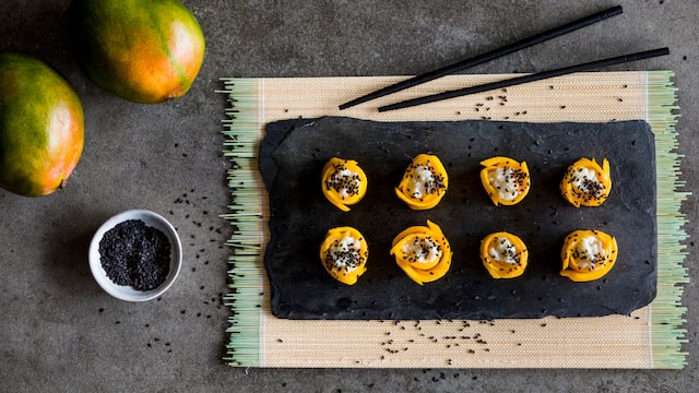 Süßes Mango-Sushi