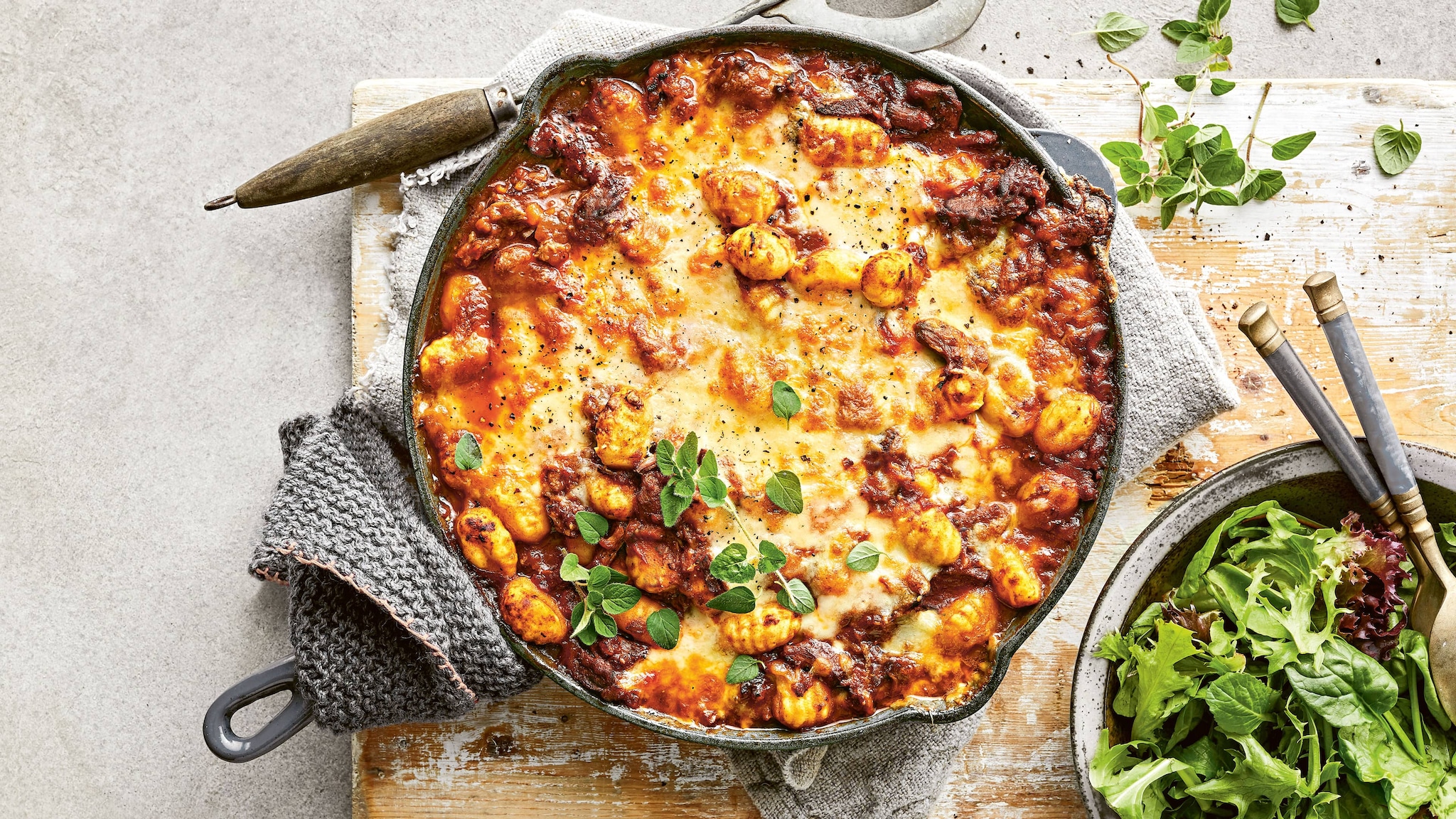 Überbackene Gnocchi-Pfanne mit Rinderhack