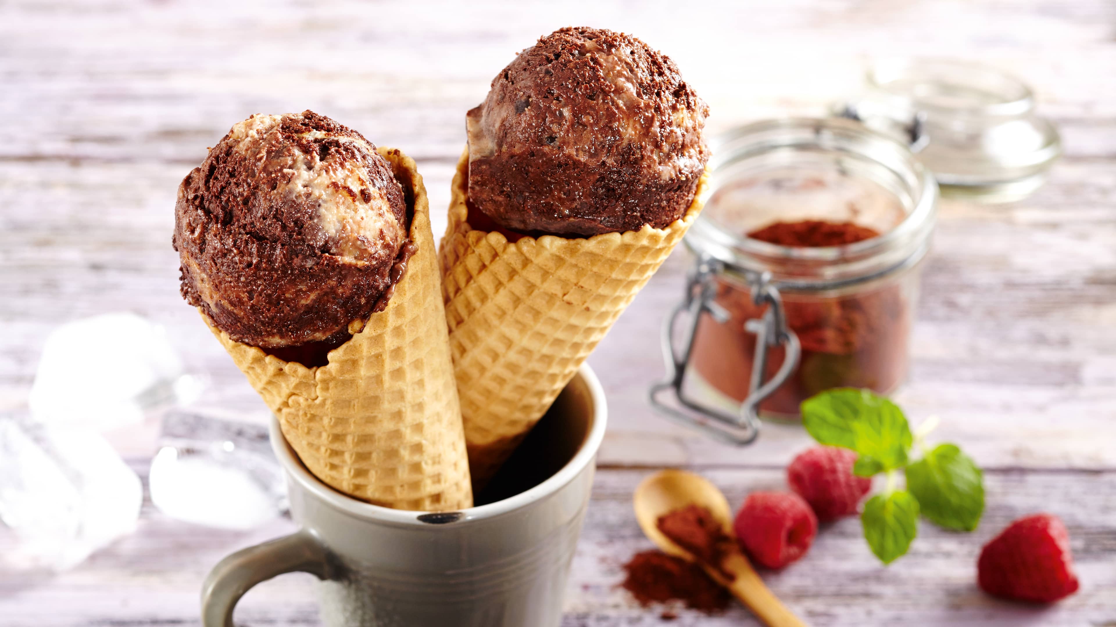 Erdnuss-Schoko-Eis - Rezept | EDEKA