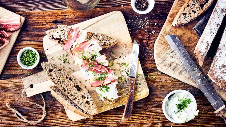 Vintschger mit Zwiebelquark