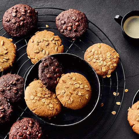 Nicht nur für die Weihnachtszeit: Probieren Sie unsere Vollkorn-Cookies mit Rohrzucker, Schokoladentropfen und Haferflocken! Echte Nervennahrung!