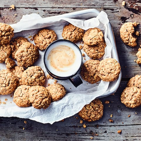 Mal eine Alternative zu Plätzchen mit Weißmehl: Unser Rezept für leckere Vollkornkekse mit Dinkelmehl und Haferflocken.