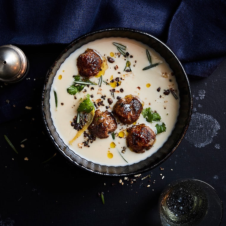 Weiße Bohnensuppe mit Hackbällchen und Gremolata