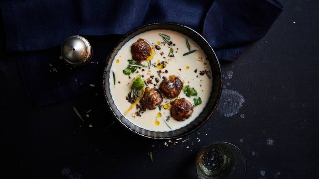 Weiße Bohnensuppe mit Hackbällchen und Gremolata