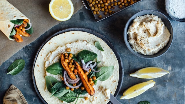 Wraps mit Blumenkohl-Hummus