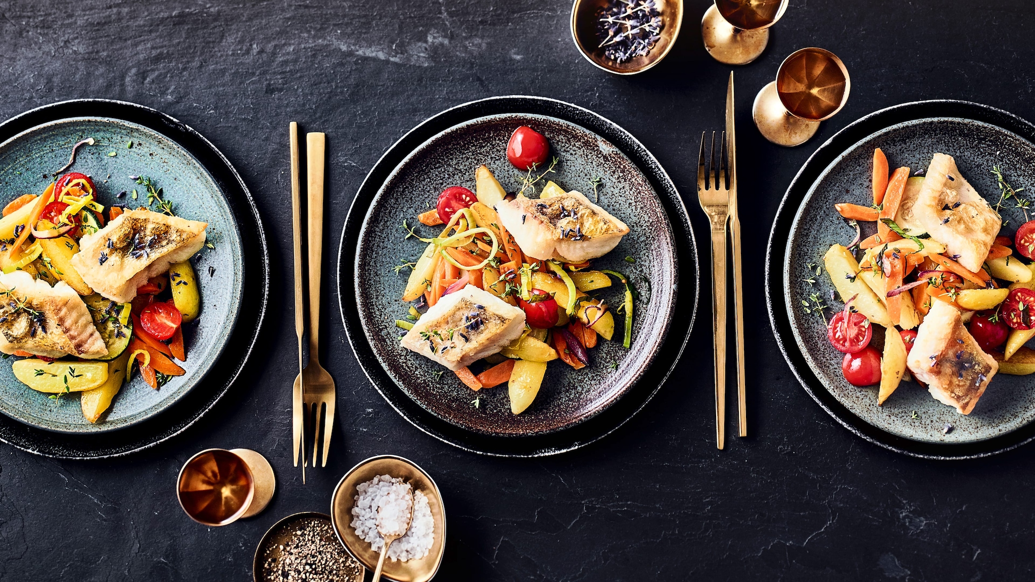 Gebratenes Zanderfilet mit Gemüse und Kartoffeln