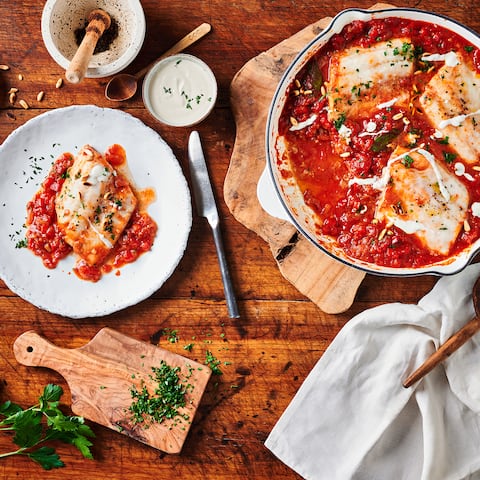 Zander lässt sich vielseitig zubereiten, daher hier etwas spezieller: Gebratenes Zanderfilet mit selbstgemachter Harissa-Tomatensoße. 