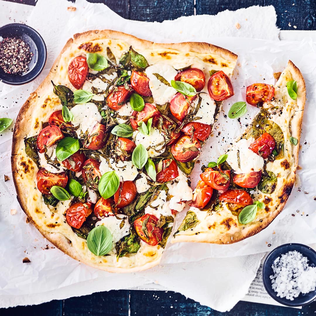 Flammkuchen mit Ziegenkäse und Honig