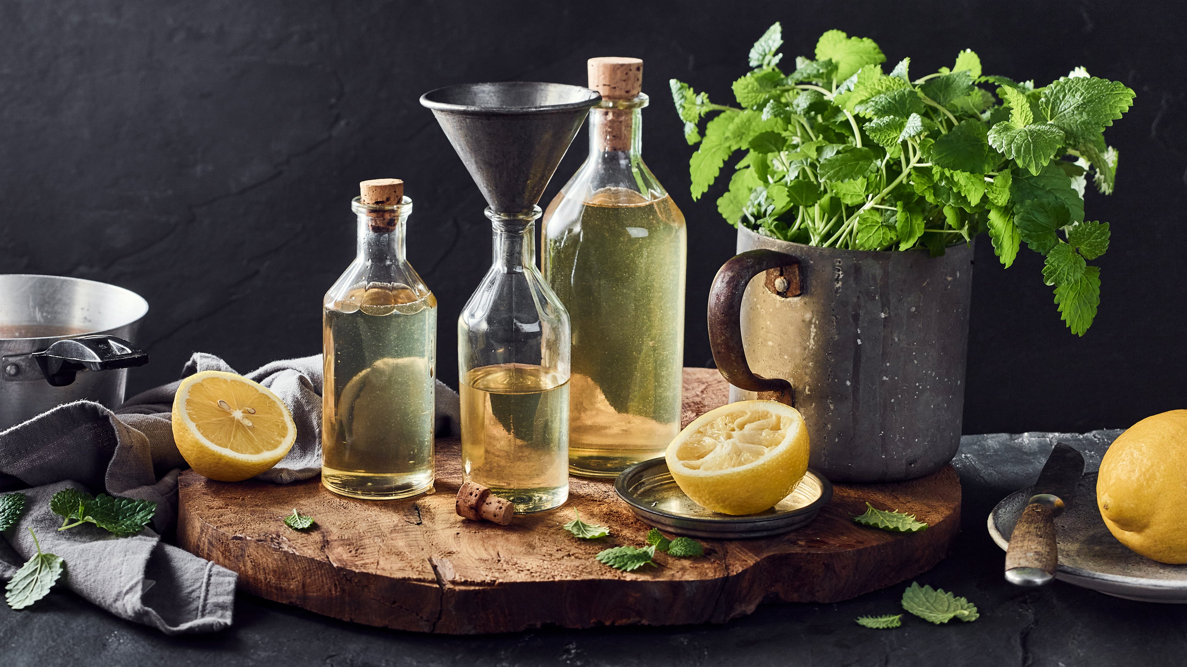 Zitronenmelisse-Rezepte: würzige Kräuterküche | EDEKA