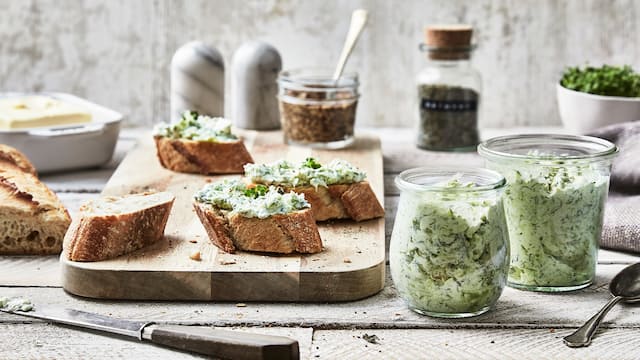 Zucchinicreme mit Feta und Minze