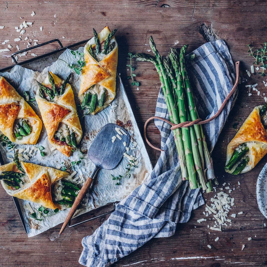 Blätterteig-Bündel mit Prosciutto &amp; Spargel Rezept | EDEKA