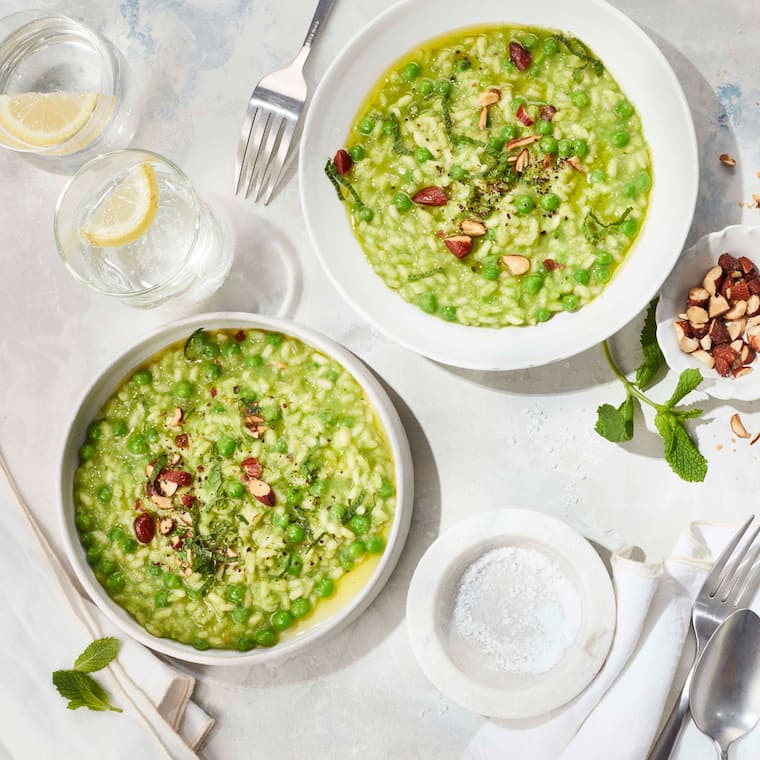 Erbsenrisotto mit Rauchmandeln