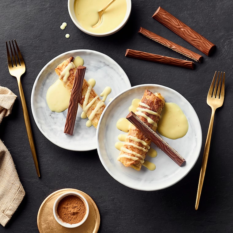 Kleine Apfelstrudel mit Vanillesauce und duplo