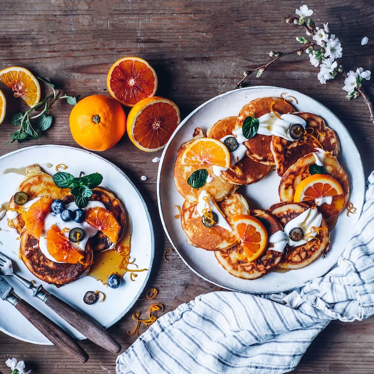 Leichte Orangen-Buttermilch-Pfannkuchen