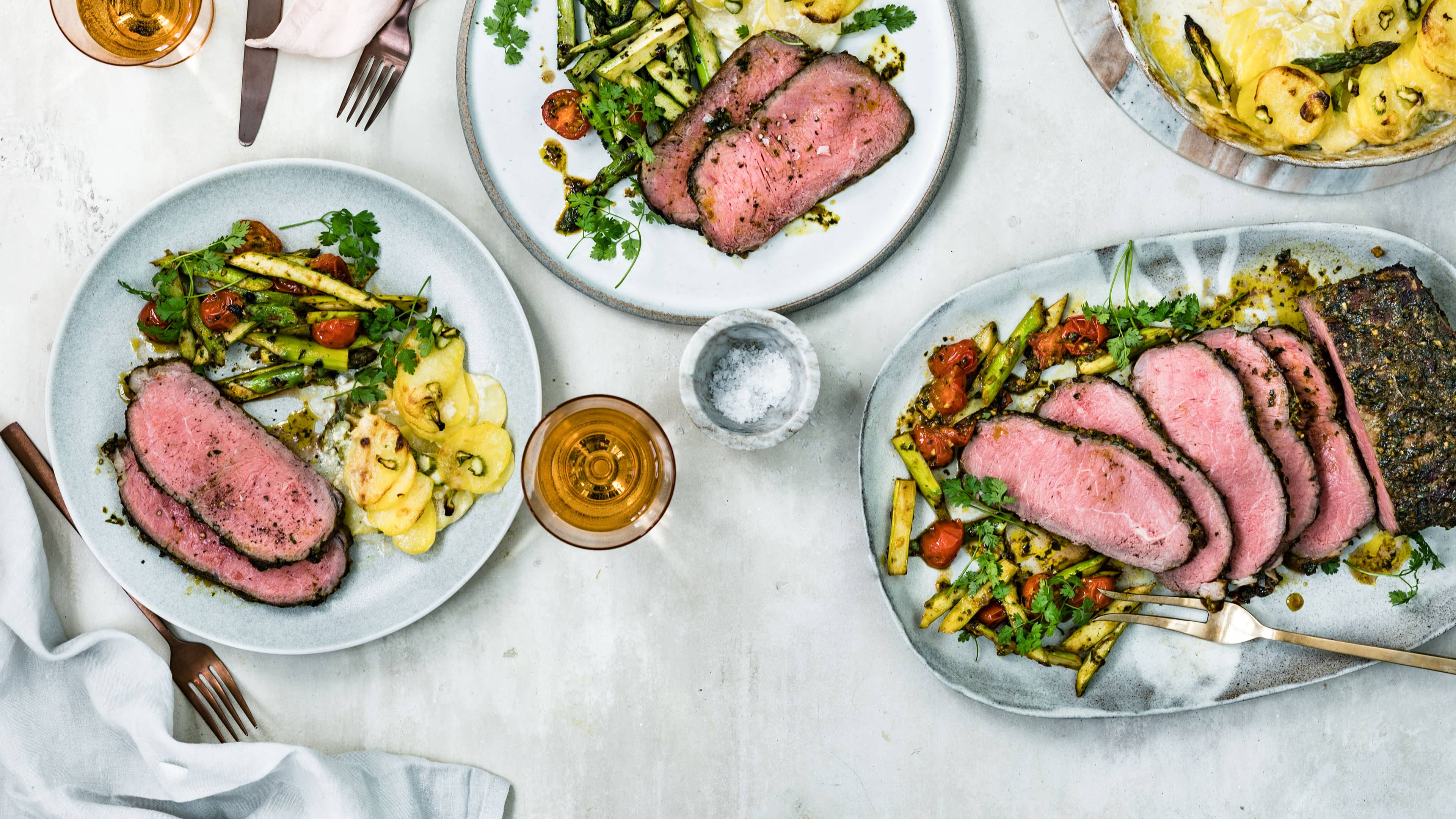 Mariniertes Roastbeef mit Kartoffel-Spargel-Gratin - Rezept | EDEKA