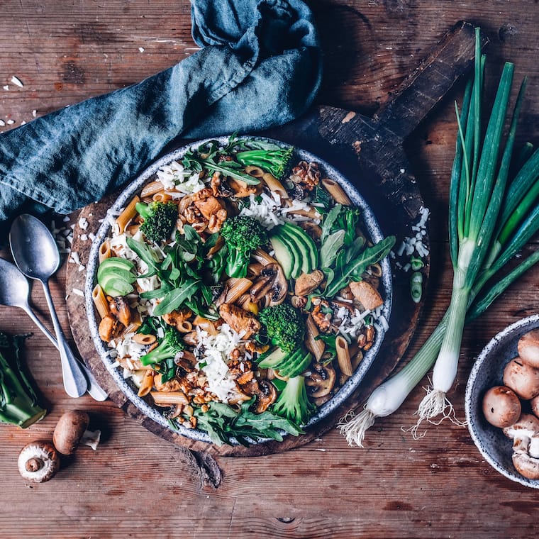 Pasta mit BBQ-Hähnchen und Gemüse