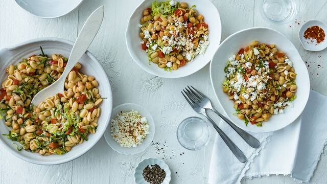 Pastasalat mit Kichererbsen