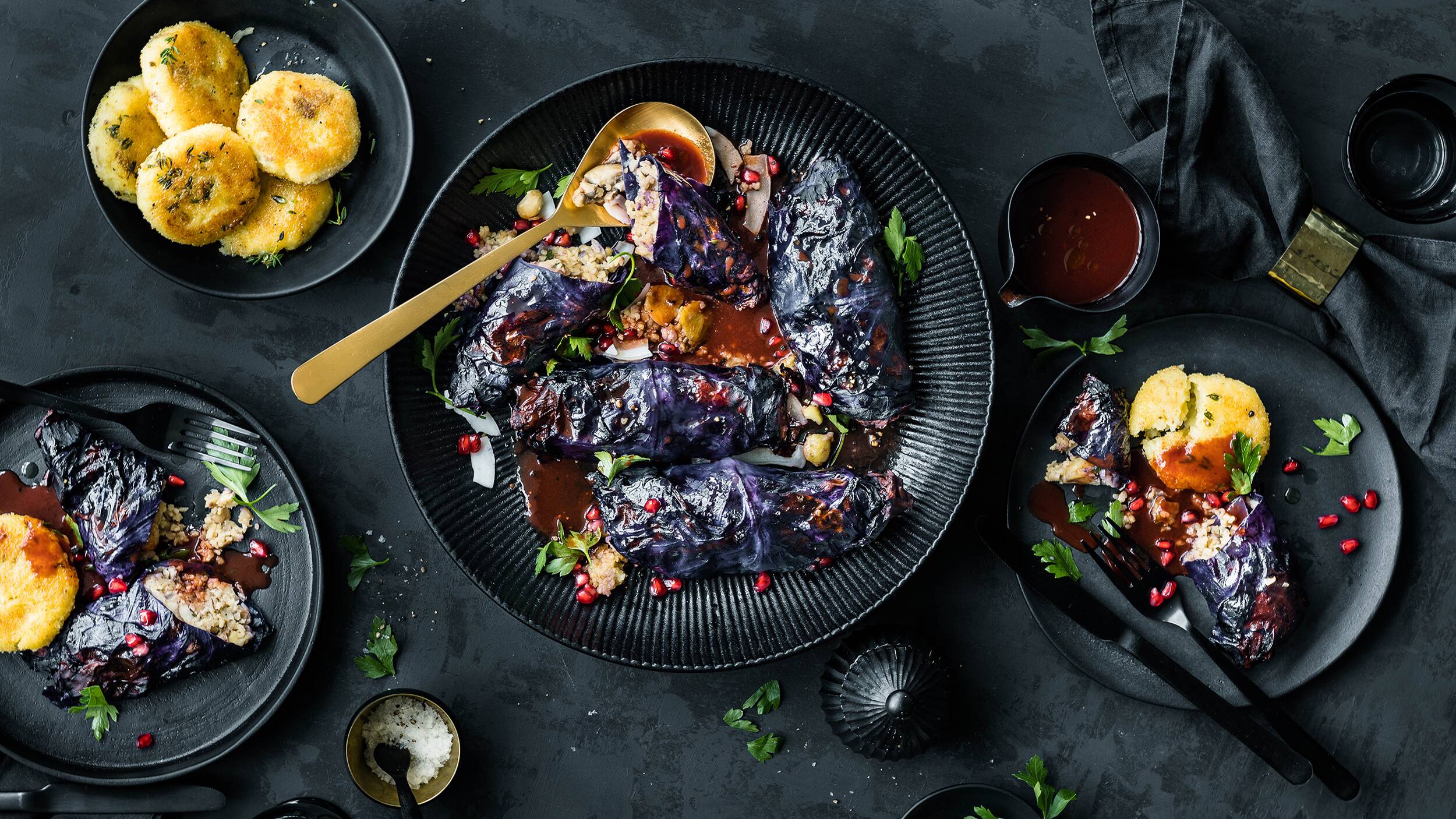 Rotkohl-Rouladen mit Maronen und Kartoffeltalern - Rezept | EDEKA
