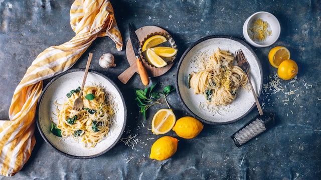 Zitronen-Pasta mit frischem Spinat