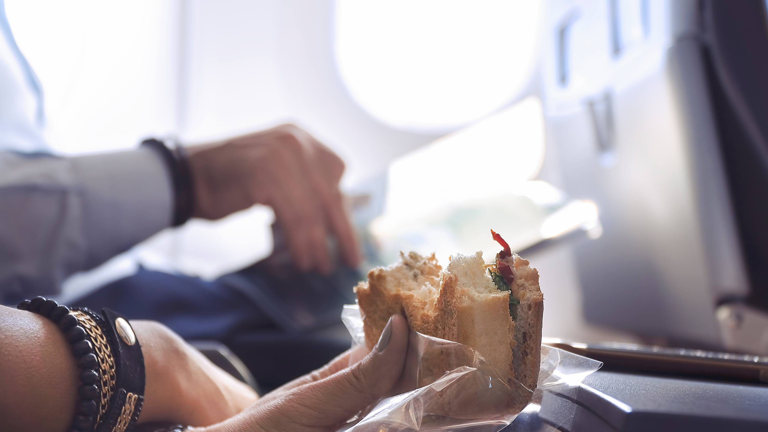 Essen im Flugzeug Das schmeckt und tut gut EDEKA
