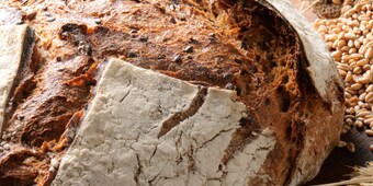 Frisches Brot schmeckt und duftet herrlich
