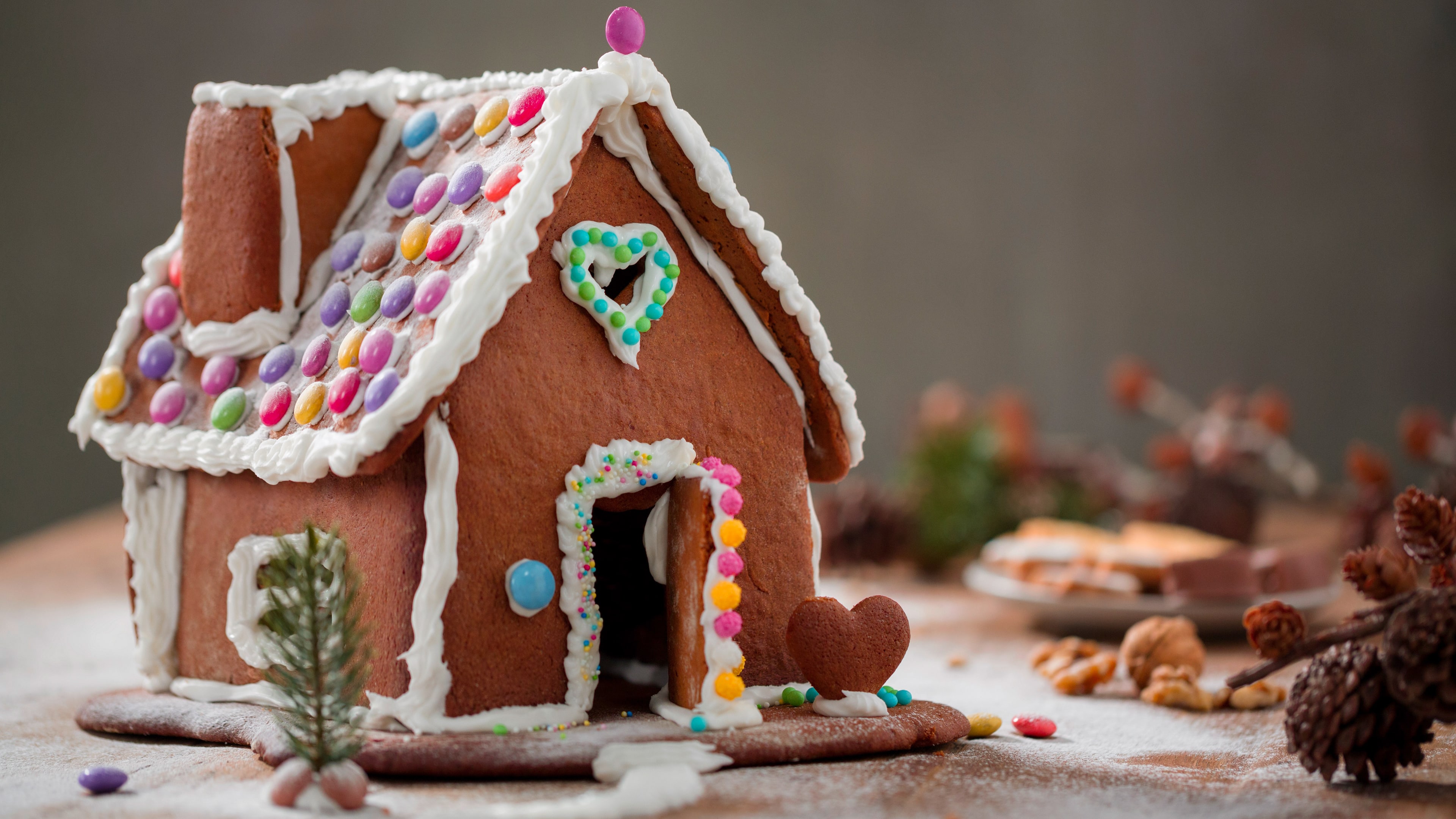 Lebkuchenhaus selber machen: Anleitung und Rezept | EDEKA