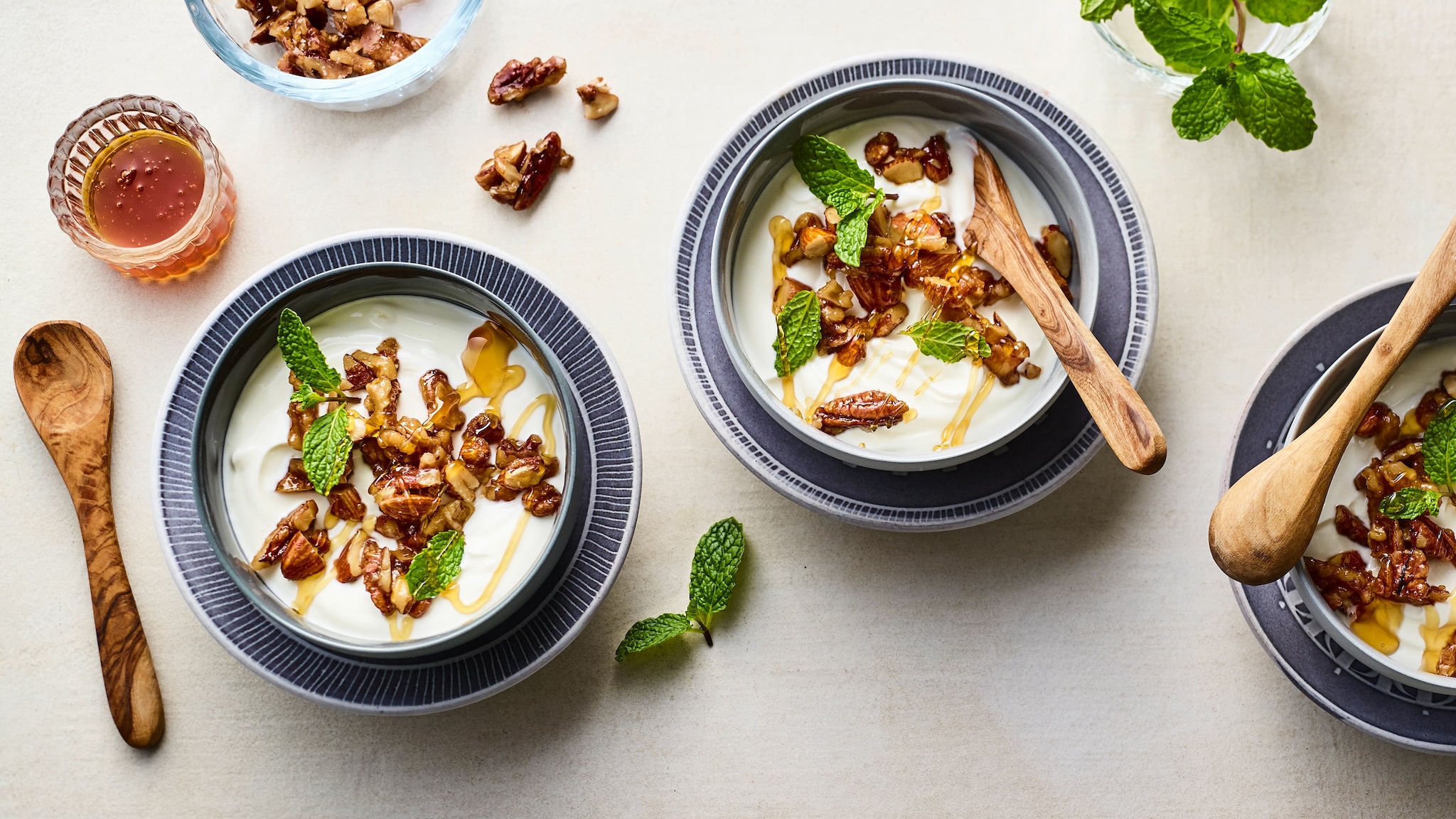 Griechischer Joghurt mit Nüssen und Honig