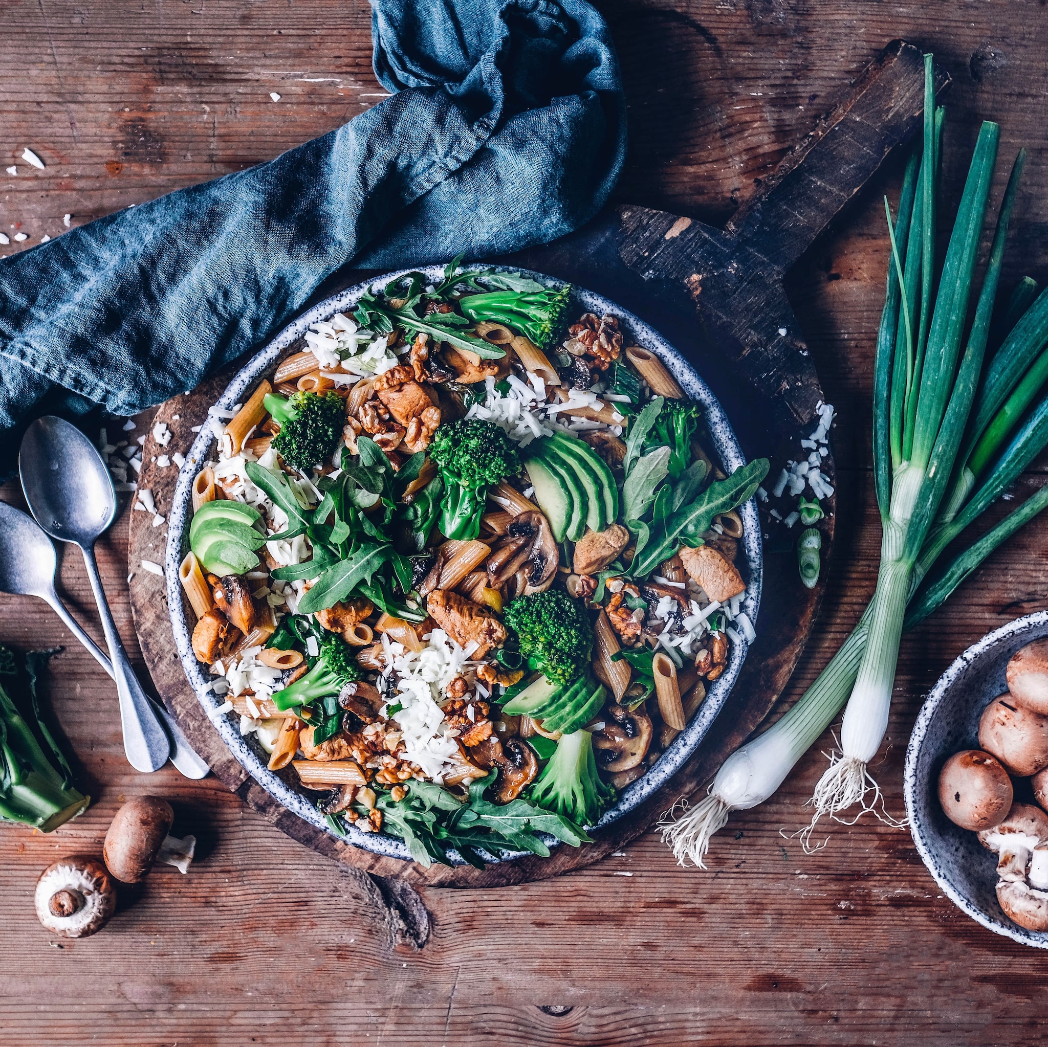 Pasta mit BBQ-Hähnchen und Gemüse