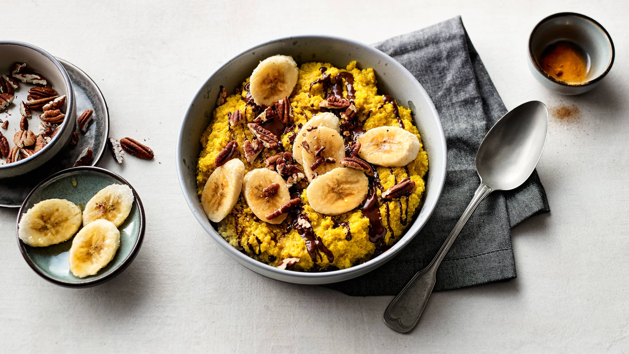 Quinoa-Porridge mit Vanille und Kurkuma