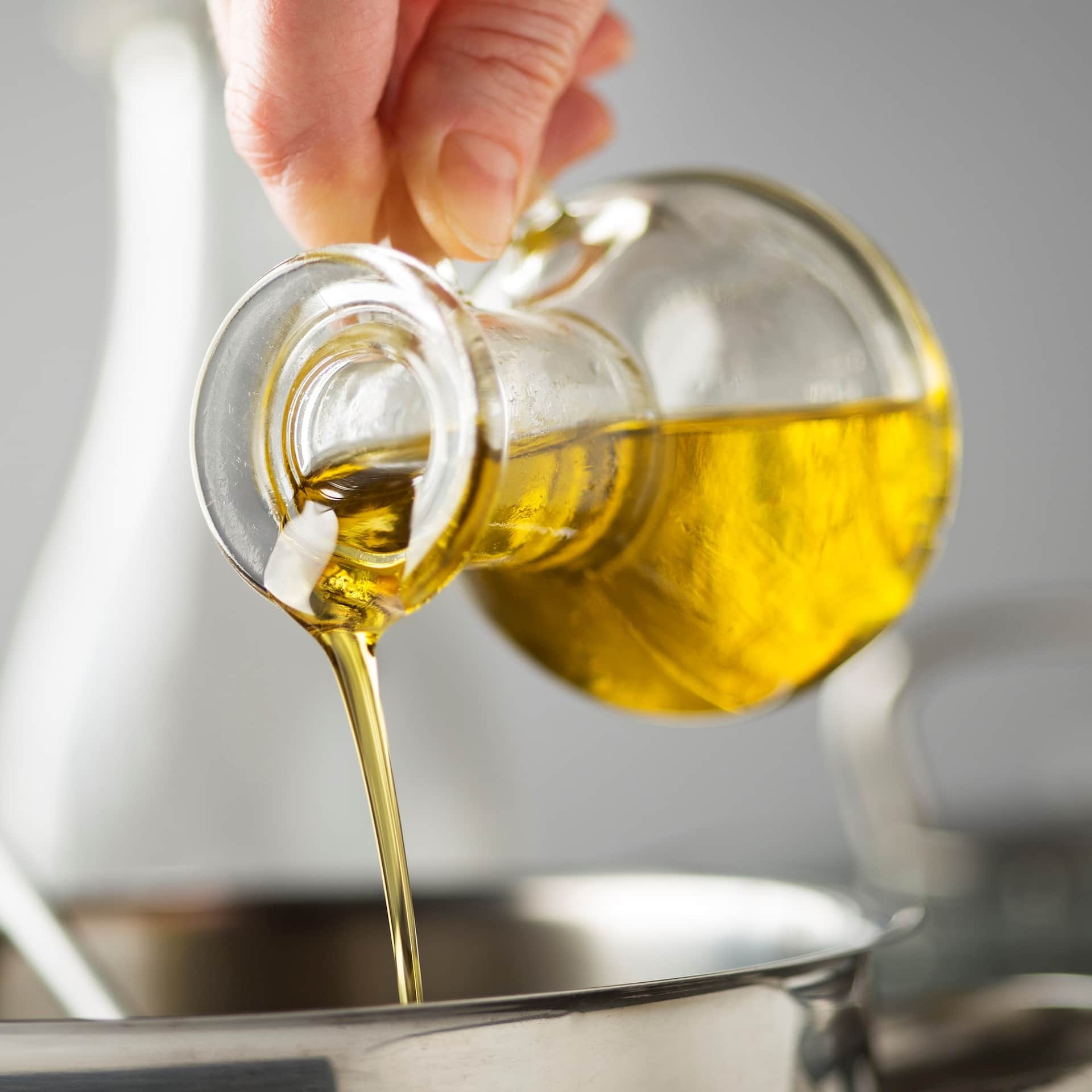 Öl mit Omega-6-Fettsäuren beim Kochen